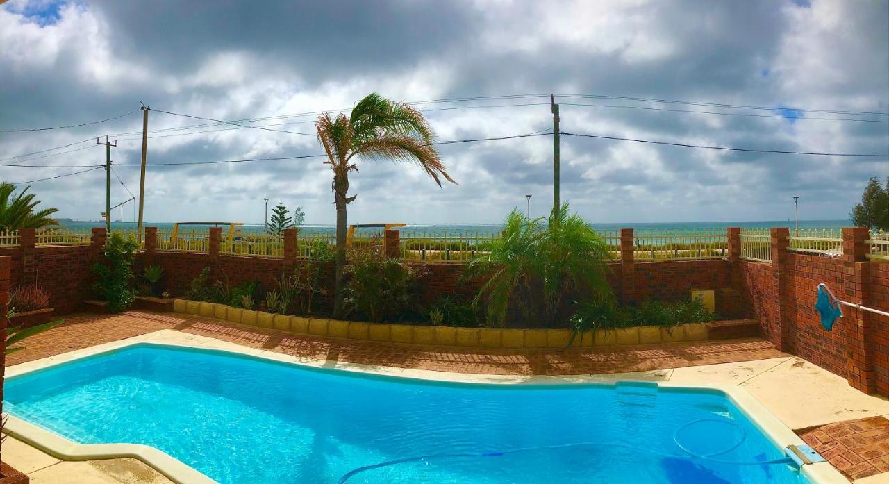 Beach House Opposite Ocean 4 Bed 2 Bathroom With Pool Geraldton Bagian luar foto