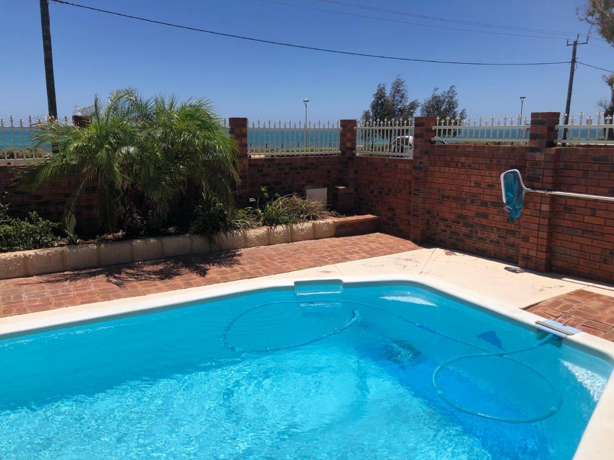 Beach House Opposite Ocean 4 Bed 2 Bathroom With Pool Geraldton Bagian luar foto
