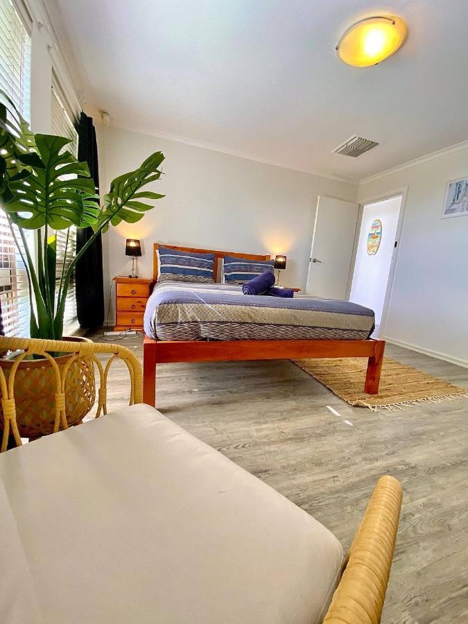 Beach House Opposite Ocean 4 Bed 2 Bathroom With Pool Geraldton Bagian luar foto