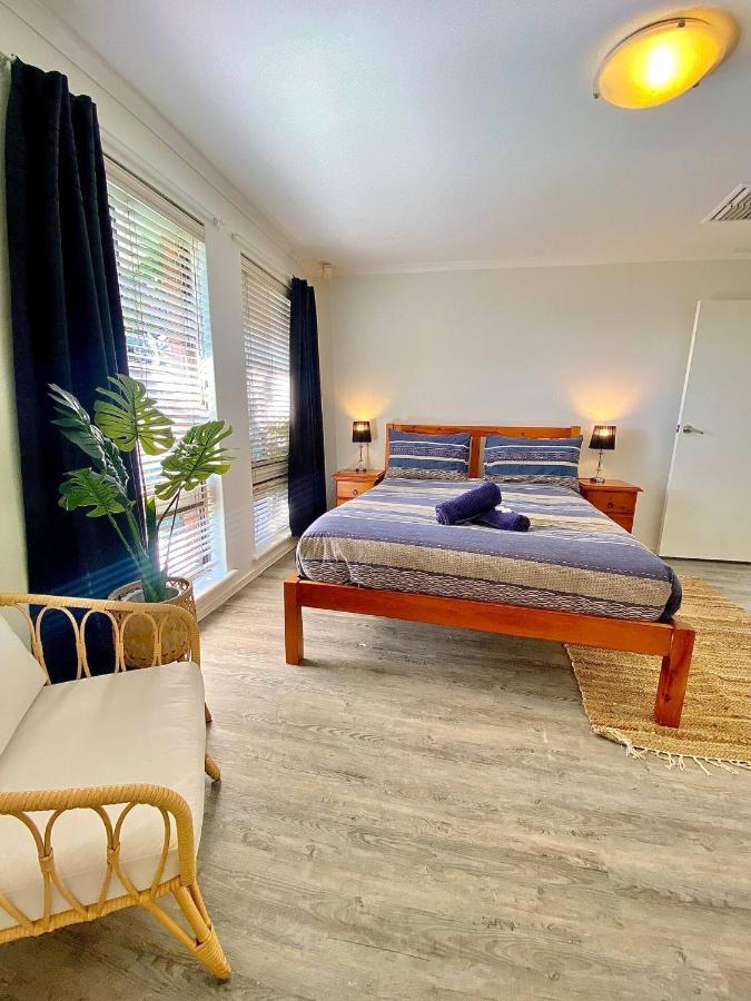 Beach House Opposite Ocean 4 Bed 2 Bathroom With Pool Geraldton Bagian luar foto