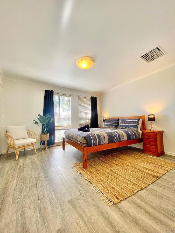 Beach House Opposite Ocean 4 Bed 2 Bathroom With Pool Geraldton Bagian luar foto
